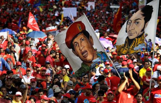 Chavistas se colocan la banda presidencial con sentimientos encontrados