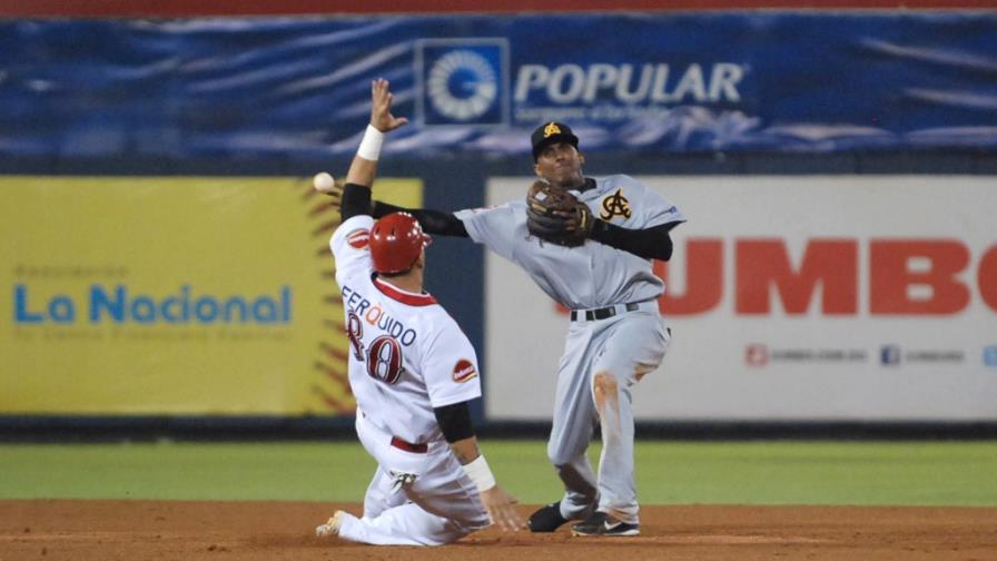 Aguilas dan leña al león