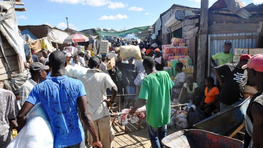 Abren el mercado binacional en Dajabón; identifican haitianos