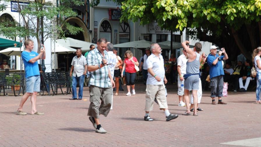 El flujo de turistas alemanes a RD se aproxima a los 300 mil al año El flujo de turistas alemanes a RD se aproxima a los 300 mil al año