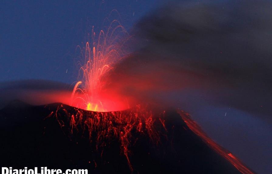 El Tungurahua en erupción