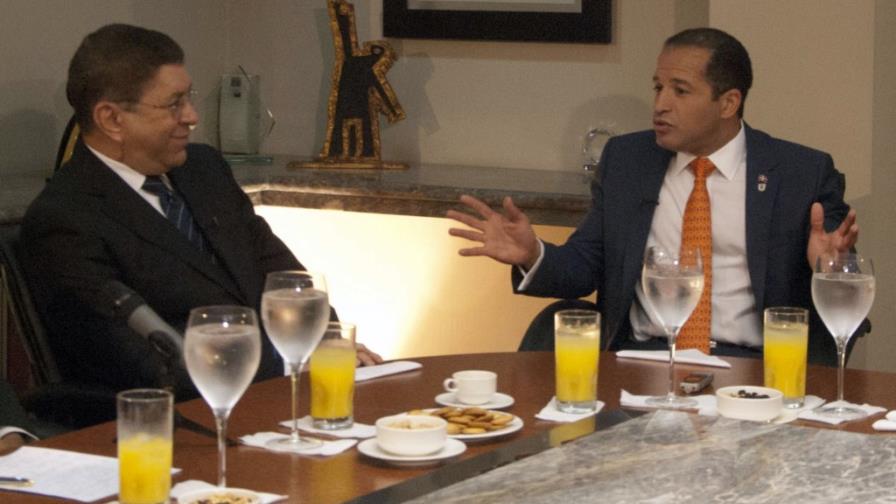 De los Santos favorece béisbol de aquel lado