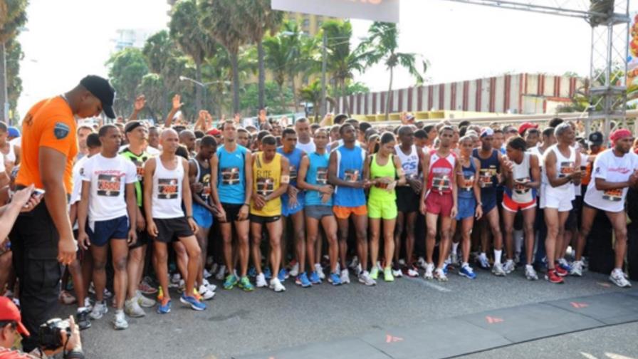 Edwin Duval y Andreina de la Rosa ganan el Gatorade 10K
