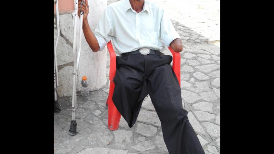 Manuel Beltré, triplemente mutilado, solicita ayuda para una prótesis
