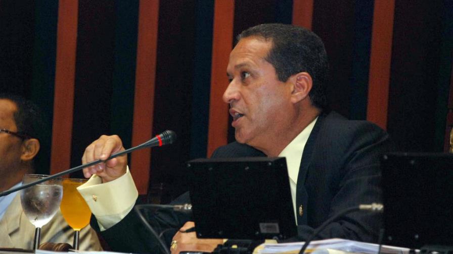 Senado investigará las violaciones a las leyes aduanales por la Barrick Senado investigará las violaciones a las leyes aduanales por la Barrick