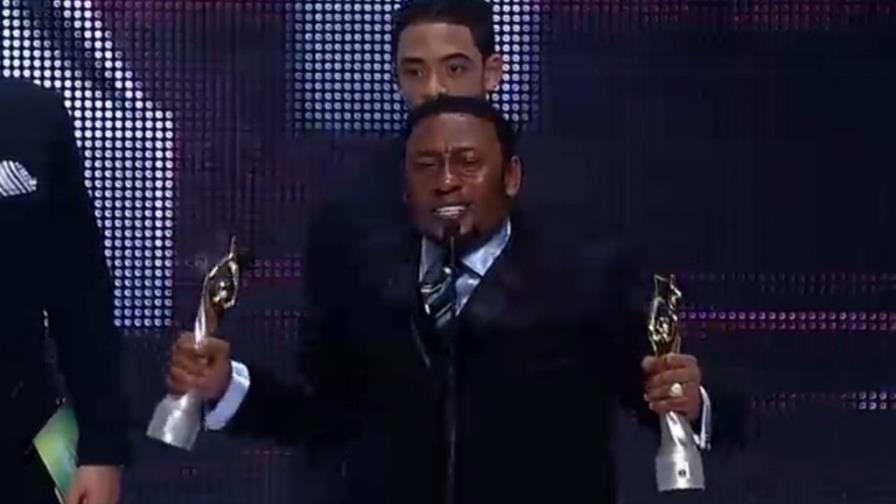 Piden le quiten premio a Anthony por loas a Trujillo