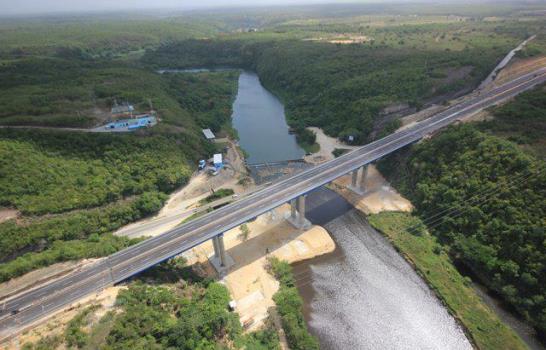 Premian ejecución del puente sobre Río Chavón