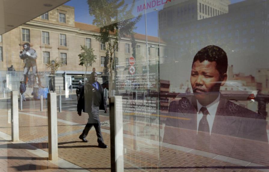 Mandela no mejora y sigue grave, según el Gobierno sudafricano