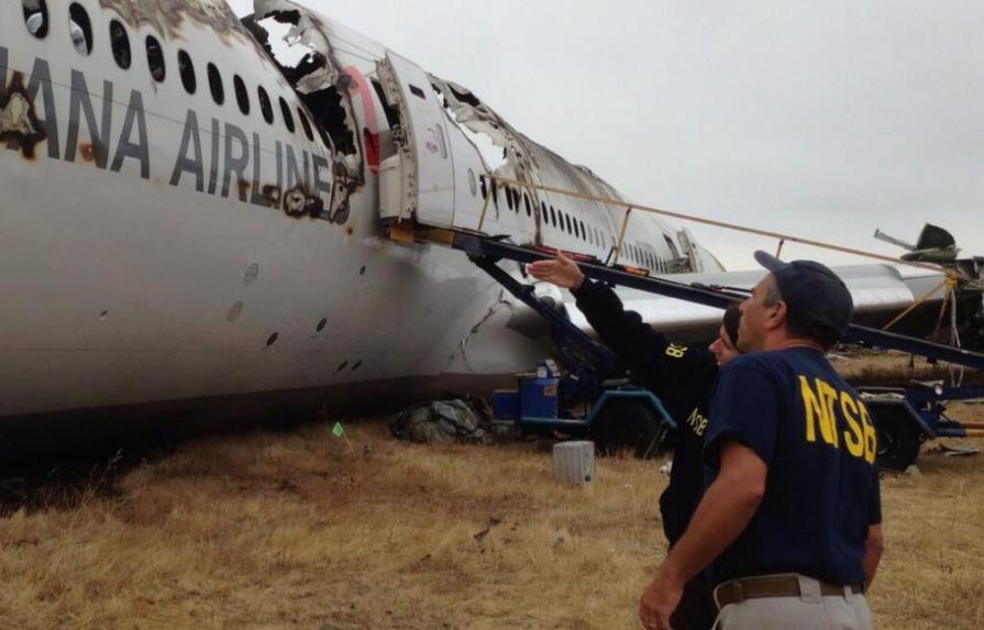 Piloto del avión accidentado en San Francisco dice que un destello lo cegó