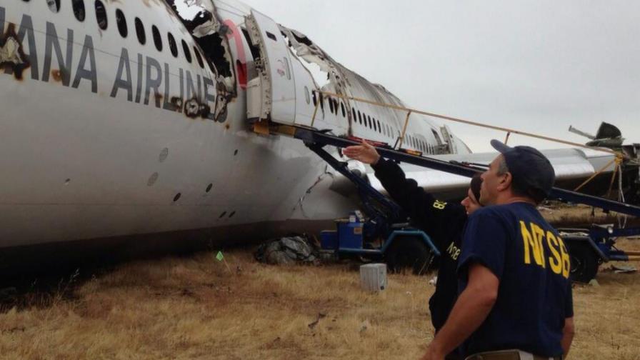 Piloto del avión accidentado en San Francisco dice que un destello lo cegó