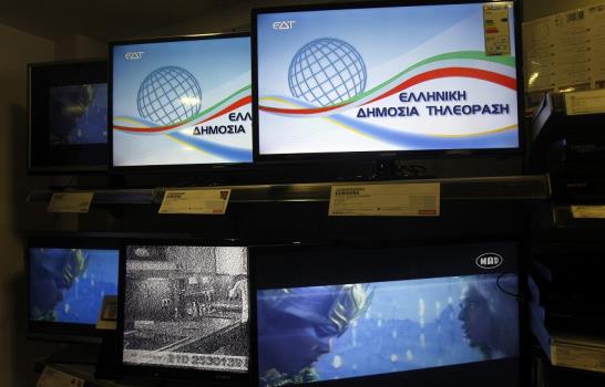 Televisión pública griega cumple un mes cerrada...con gran éxito de audiencia