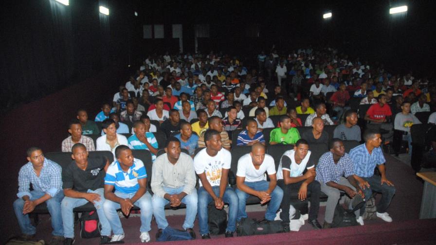 Marina de Guerra recibe a 250 nuevos aspirantes a marineros