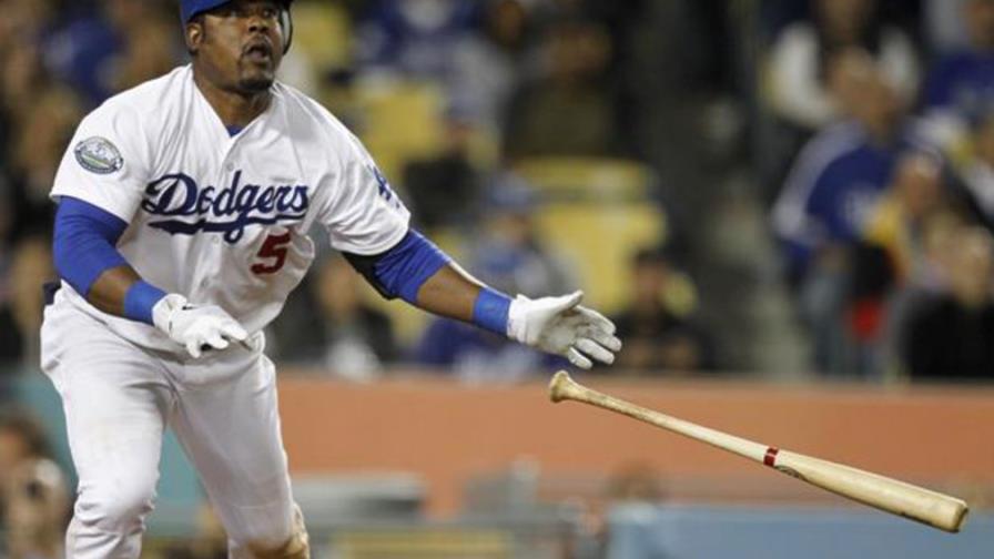 Juan Uribe recibe ofertas de los Dodgers y White Sox Juan Uribe recibe ofertas de los Dodgers y White Sox