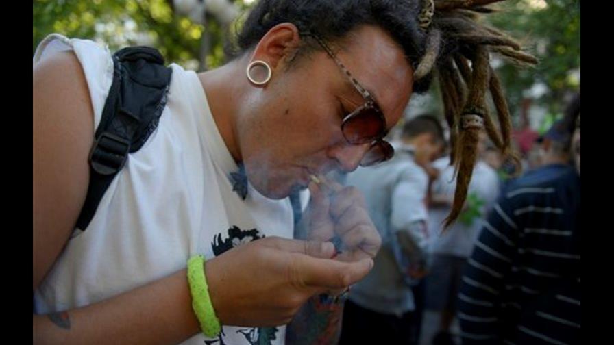 Uruguay se convierte en el primer país en legalizar la marihuana