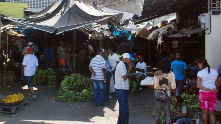 Comerciantes del mercado Los Mina se oponen a desaparición Comerciantes del mercado Los Mina se oponen a desaparición