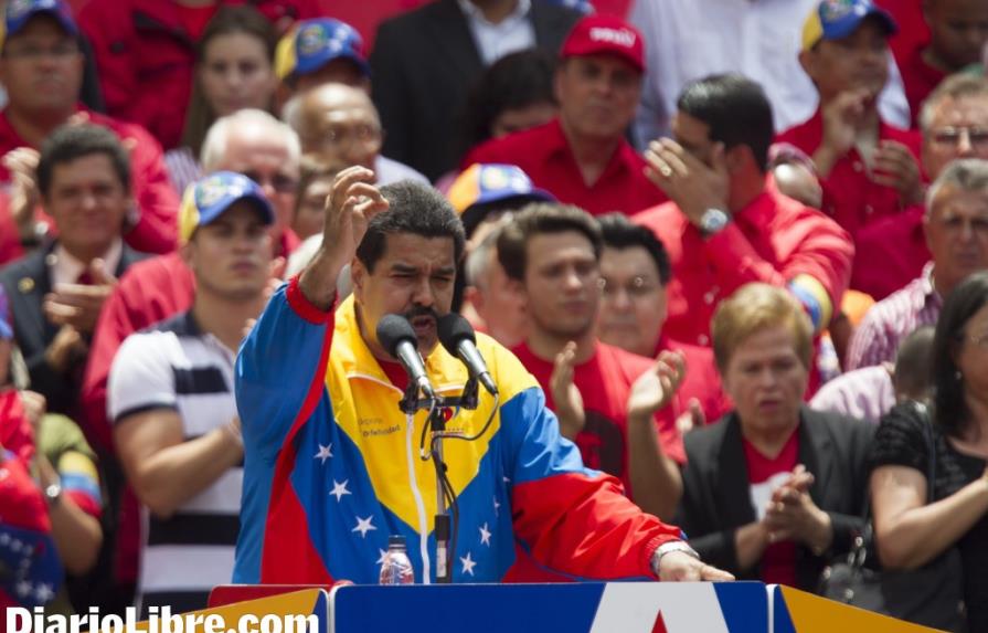 Maduro y Capriles inscriben candidaturas presidenciales