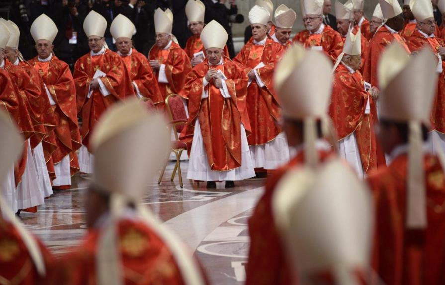 Todos los cardenales están ya en la capilla Sixtina para elegir nuevo papa