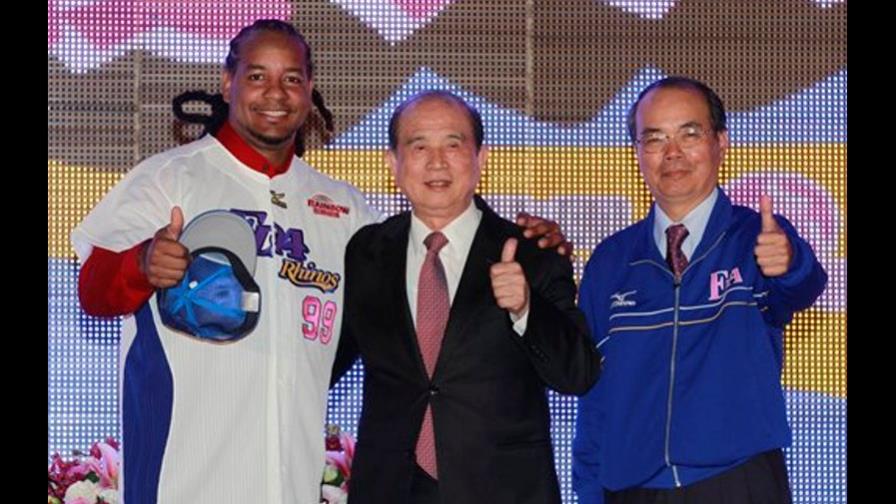 Manny Ramirez firma contrato en Taiwán por US$25 mil al mes Manny Ramirez firma contrato en Taiwán por US$25 mil al mes