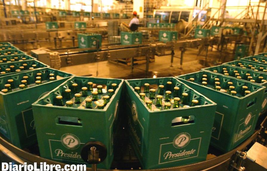 Cervecería dice reforma fiscal reduce las ventas de cervezas