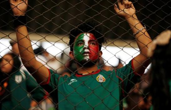 Costa Rica deja a México hecho un lío