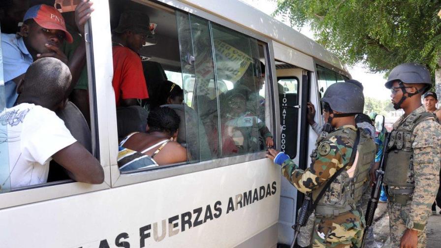 Militares dominicanos detienen a más de un millar de haitianos indocumentados