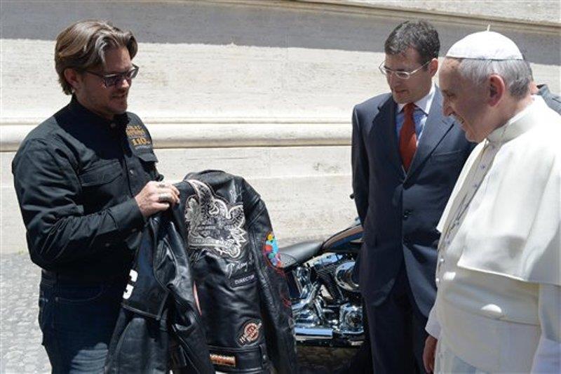Papa confirma lobby gay activo en el Vaticano