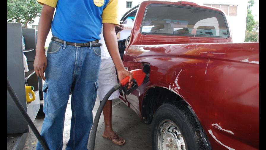 La gasolina regular aumenta RD$3.60