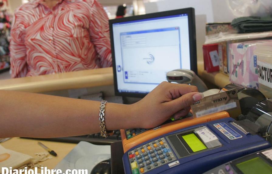 Bancos dejan sin efecto cargo del 1% al consumo en el exterior con tarjetas de crédito