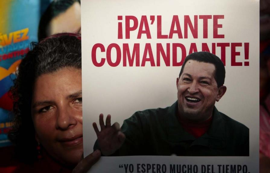 Chávez avanza en su recuperación y no está en coma, asegura su hermano