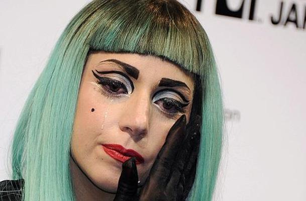 Lady Gaga pospone conciertos por lesión