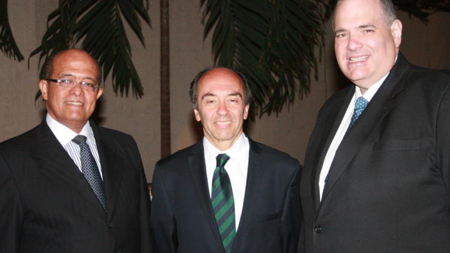 Mallén presenta medicina neurológica