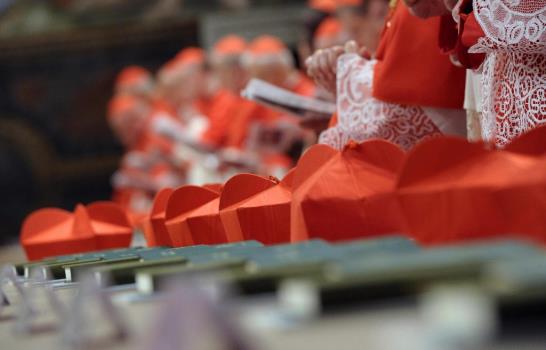 Los cardenales se encierran de nuevo para elegir al sucesor de Benedicto XVI