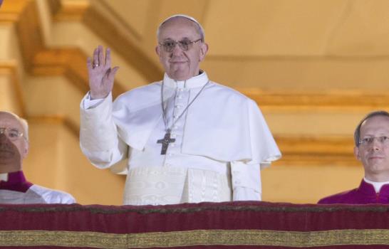El cardenal argentino Jorge Mario Bergoglio es el nuevo Papa y ha escogido el nombre de Francisco I