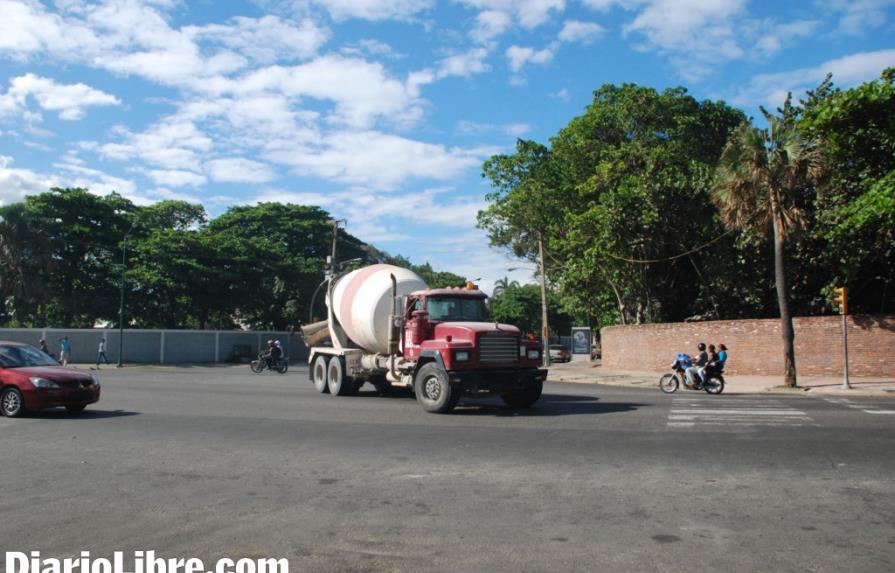 Avenida Circunvalación liberaría Malecón de vehículos pesados