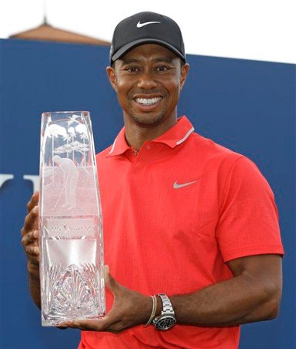 Tiger Woods remonta y gana el Players
