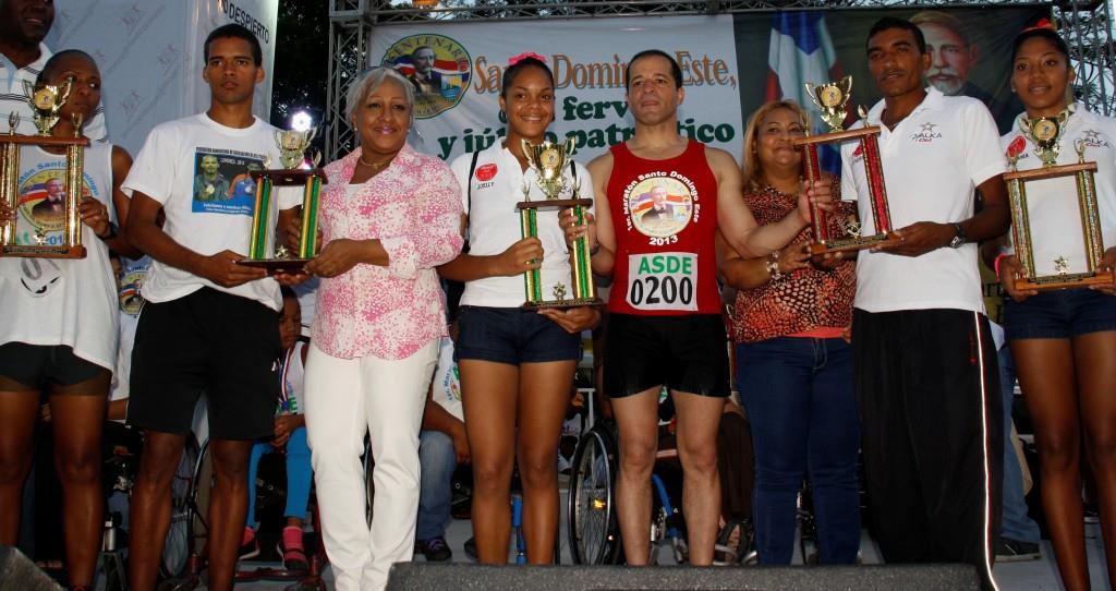 Toribio Rosa y Yordania Díaz ganan maratón Santo Domingo Este