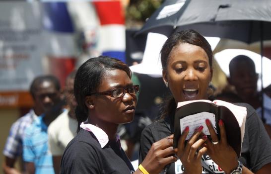 Dominicanos descendientes de haitianos insisten en reclamo de nacionalidad