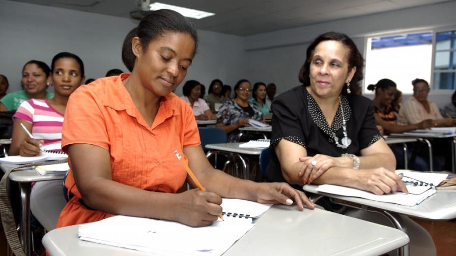 INAFOCAM y APEC desarrolla diplomado en Matemática