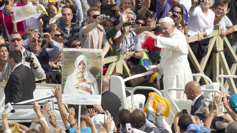 Más de 20,000 personas en la beatificación más numerosa de la historia