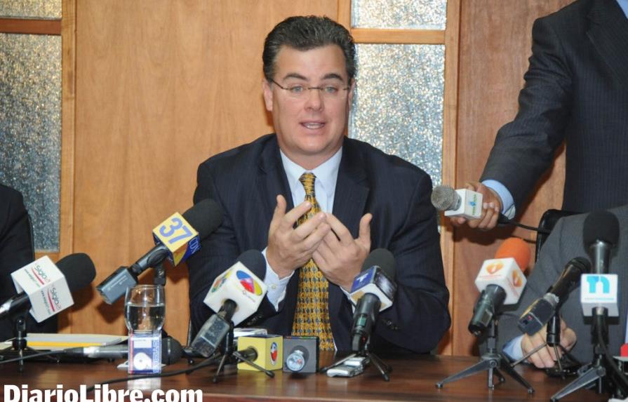 Empresarios visitan a Danilo Medina; piden consenso