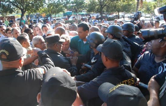 Tensión y enfrentamientos en la Casa Nacional del PRD