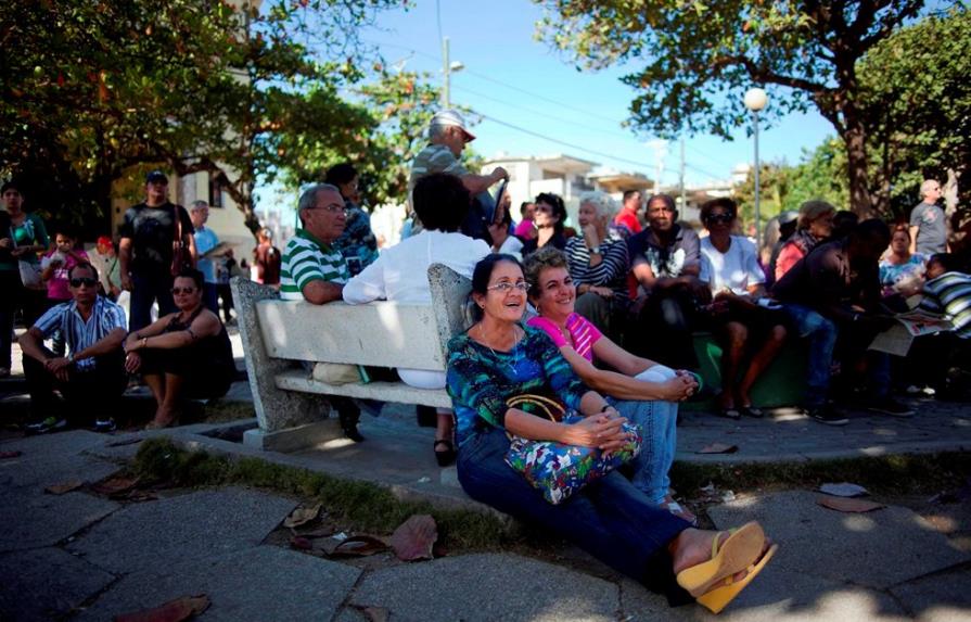 Los cubanos estrenan reforma migratoria