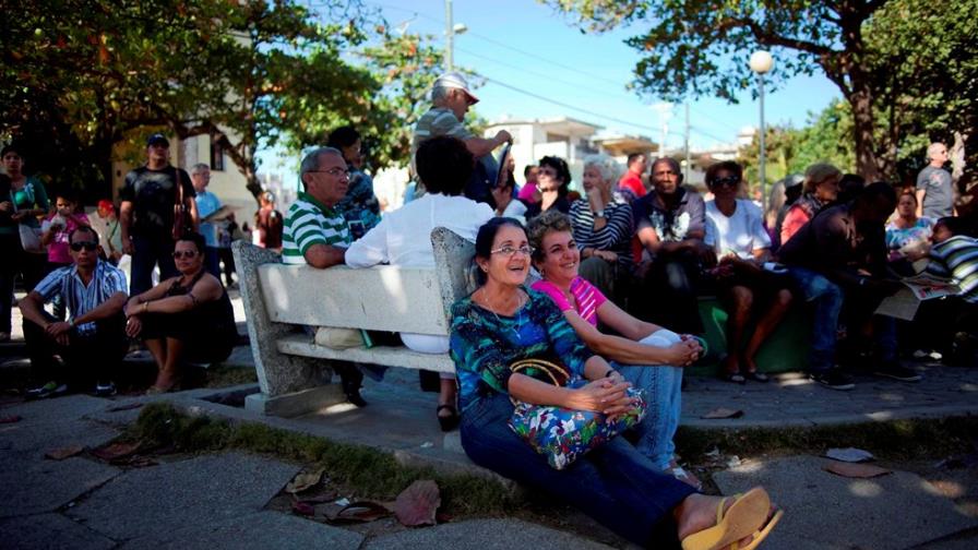 Los cubanos estrenan reforma migratoria