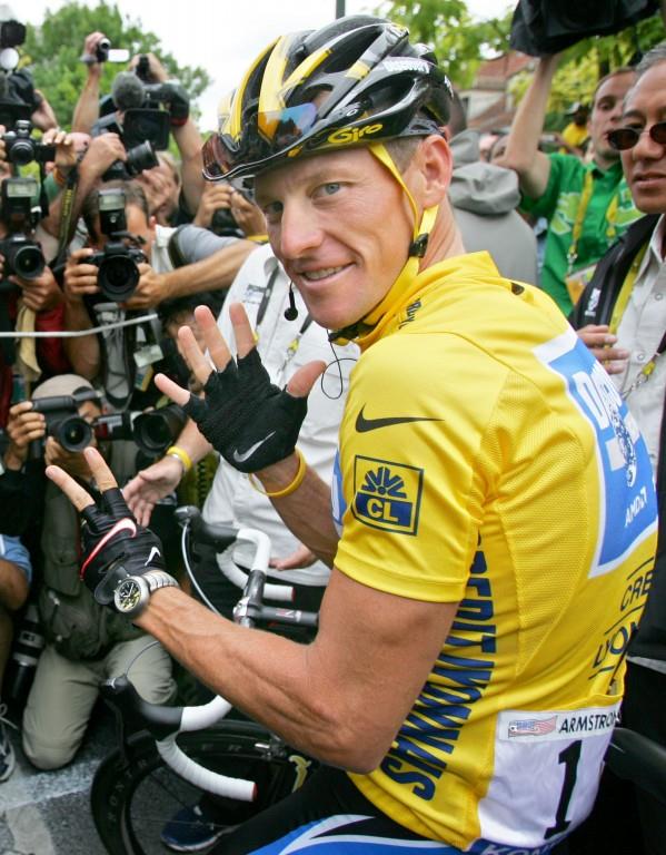 Lance Armstrong se disculpa con sus colaboradores