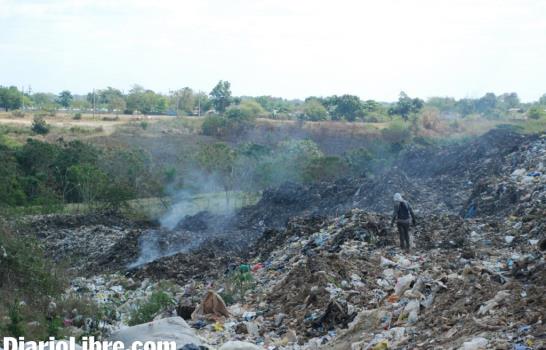 Humo de vertederos afecta a Santo Domingo