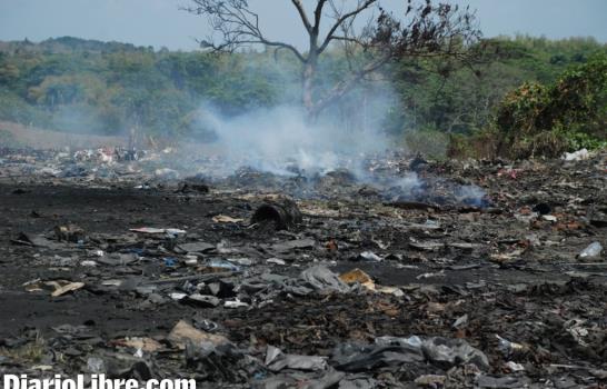 Humo de vertederos afecta a Santo Domingo