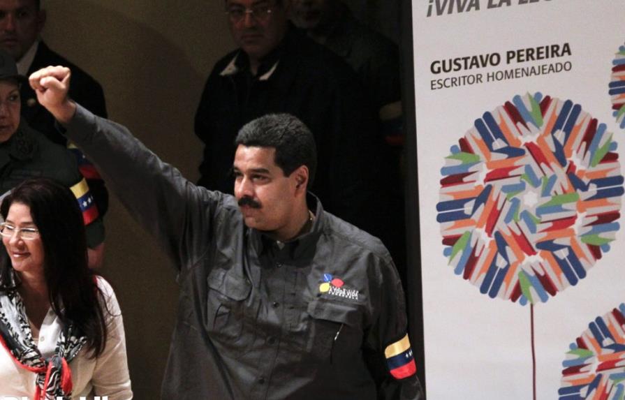 Maduro ve improbable embalsamar a Chávez