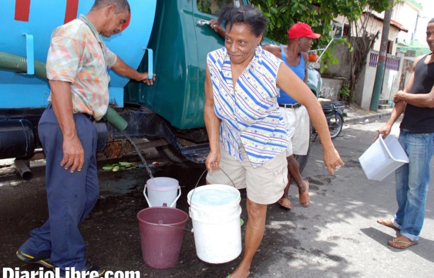 Enviarán camiones cisterna a los barrios para paliar crisis del agua