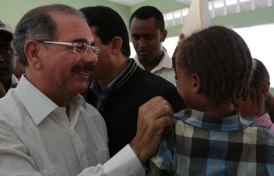 Danilo visita Arroyo Cano, su pueblo natal