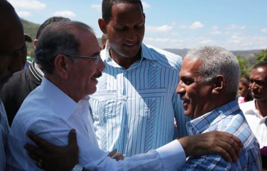 Danilo visita Arroyo Cano, su pueblo natal